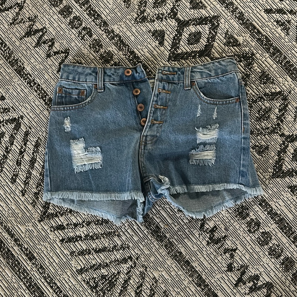 Forever 21 high waisted button enclosure size 25 denim shorts